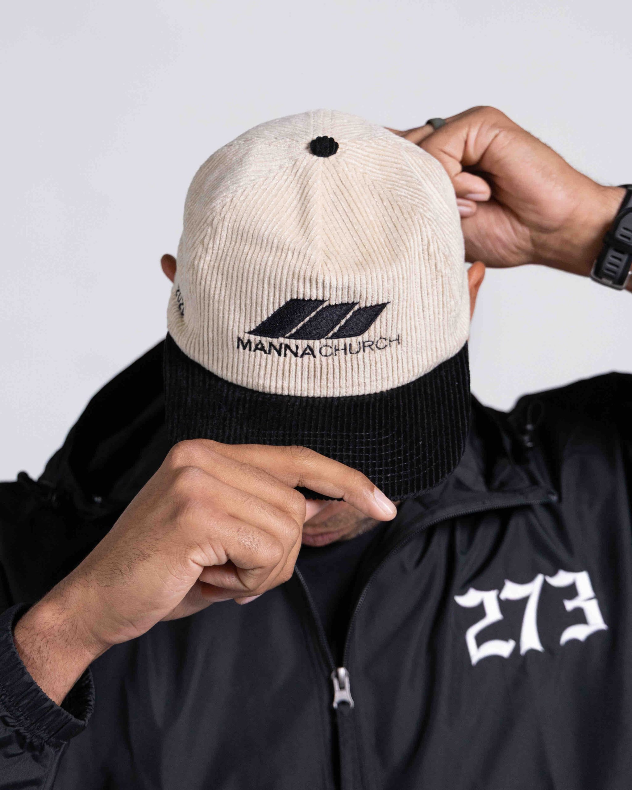 Embroidered Cap Black/White - Image 4